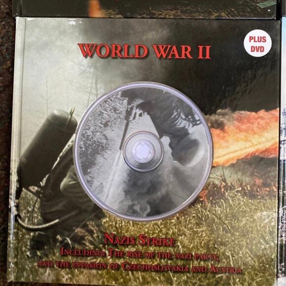 World War II books set with DVDs. 5 book set WWII - Picture 2 of 7